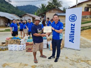 * Allianz representative receiving the Certificate of Appreciation from the Chief of Kg. Beswok (One of the Indigenous Village under PSJKM's care)
